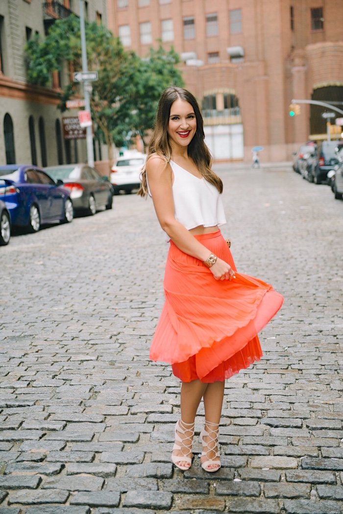 Red Pleated Skirt - Carrie Bradshaw Lied
