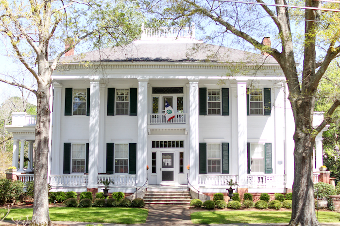 antebellum home in columbus mississippi