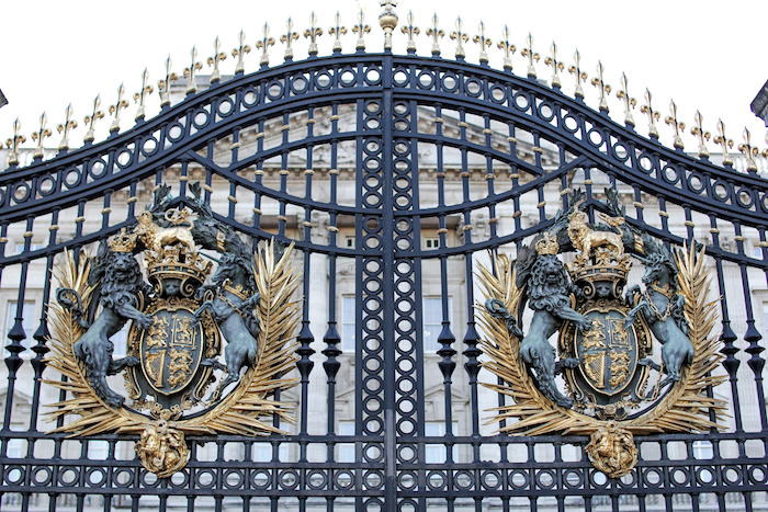 gate to buckingham palace