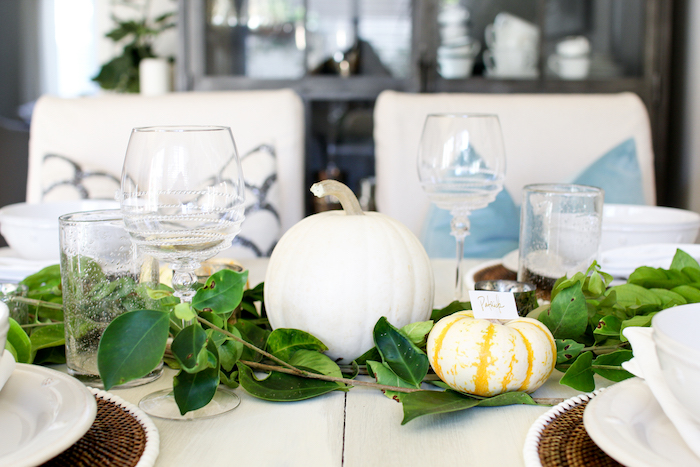 using pumpkins for tablescape