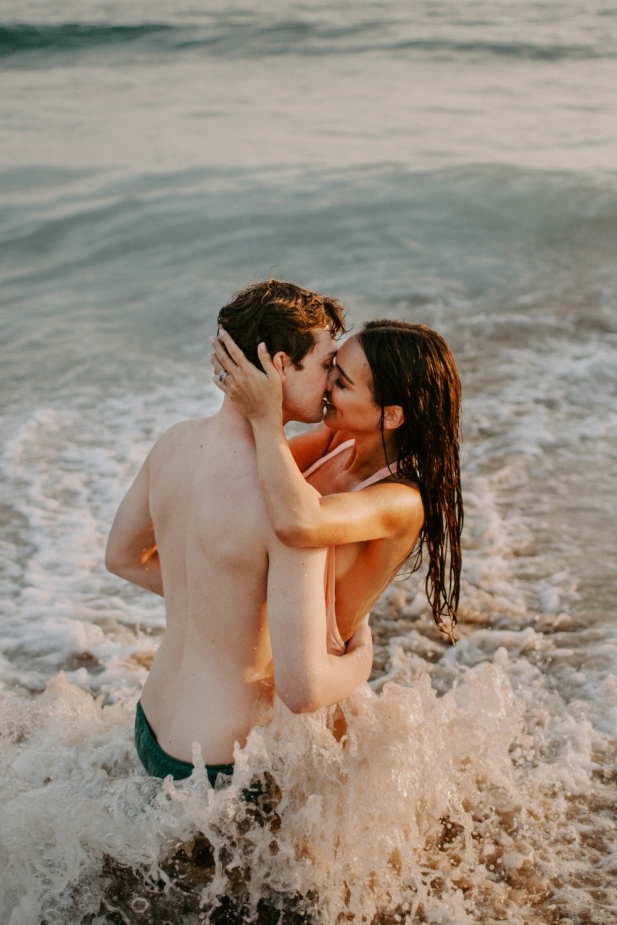 couple photo in the waves