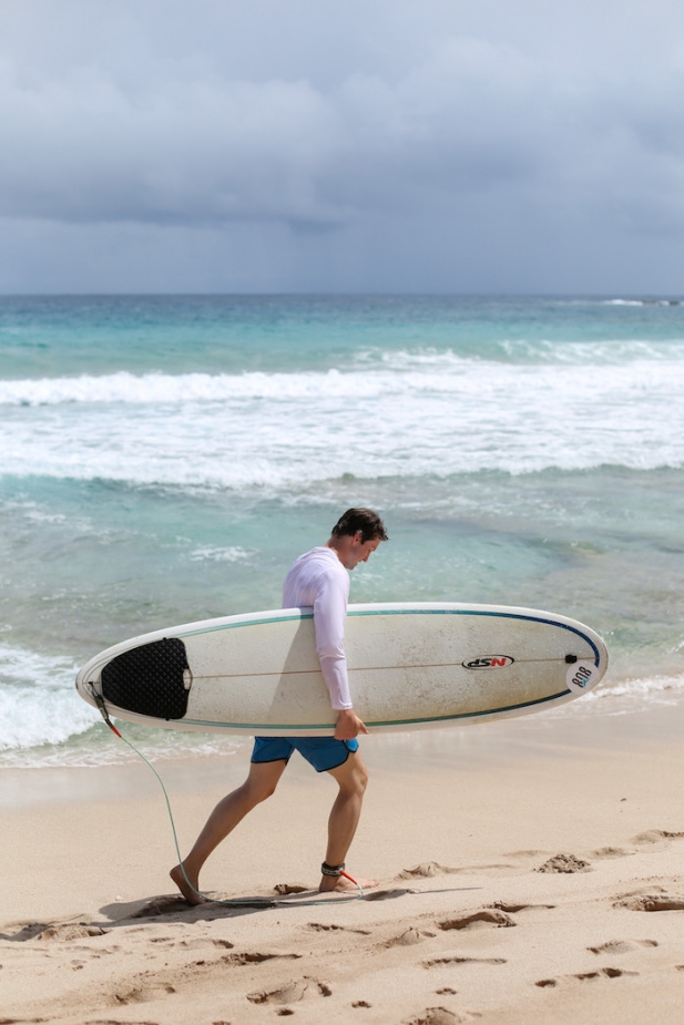 beginner surfing in maui