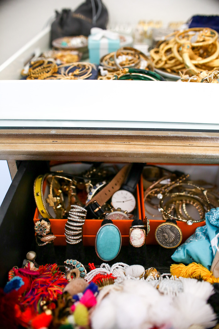 how to organize earrings