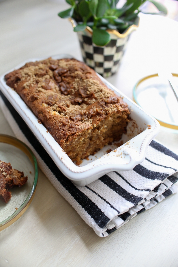 chocolate chip pumpkin bread with streusel