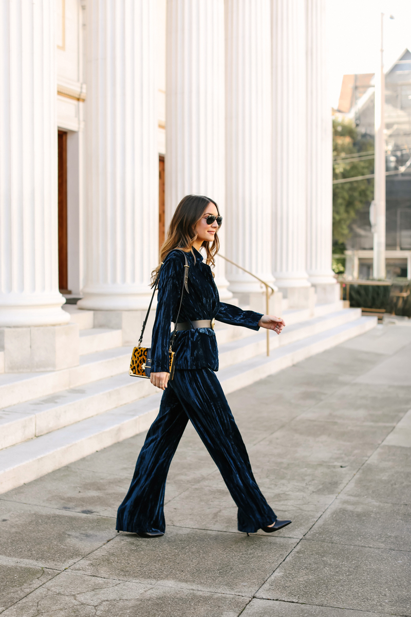 Blue velvet hot sale pants outfit