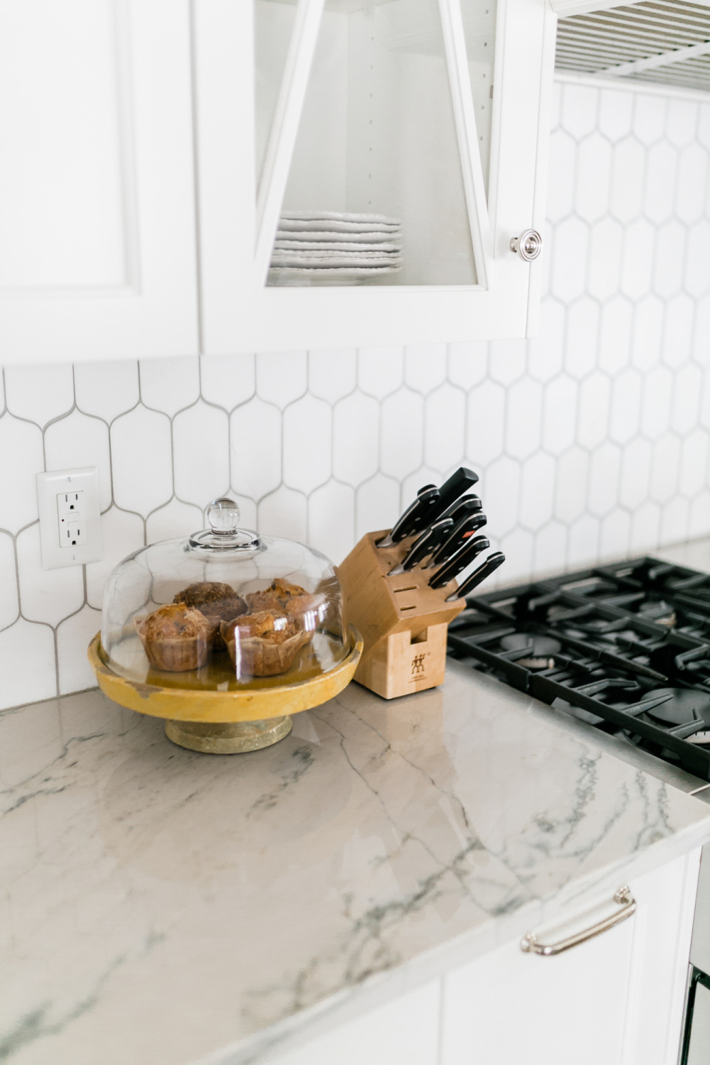 yellow cake stand