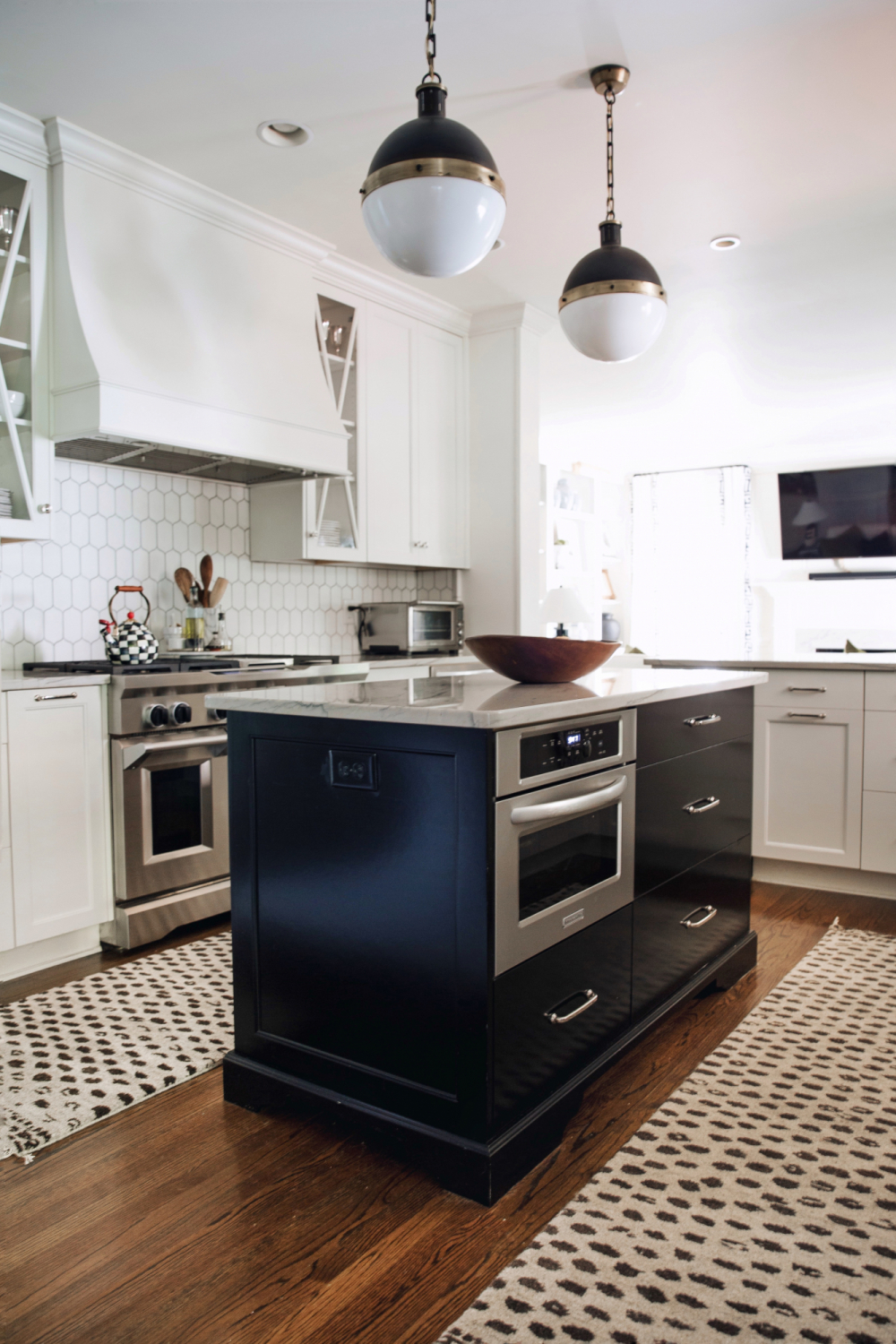 black kitchen island