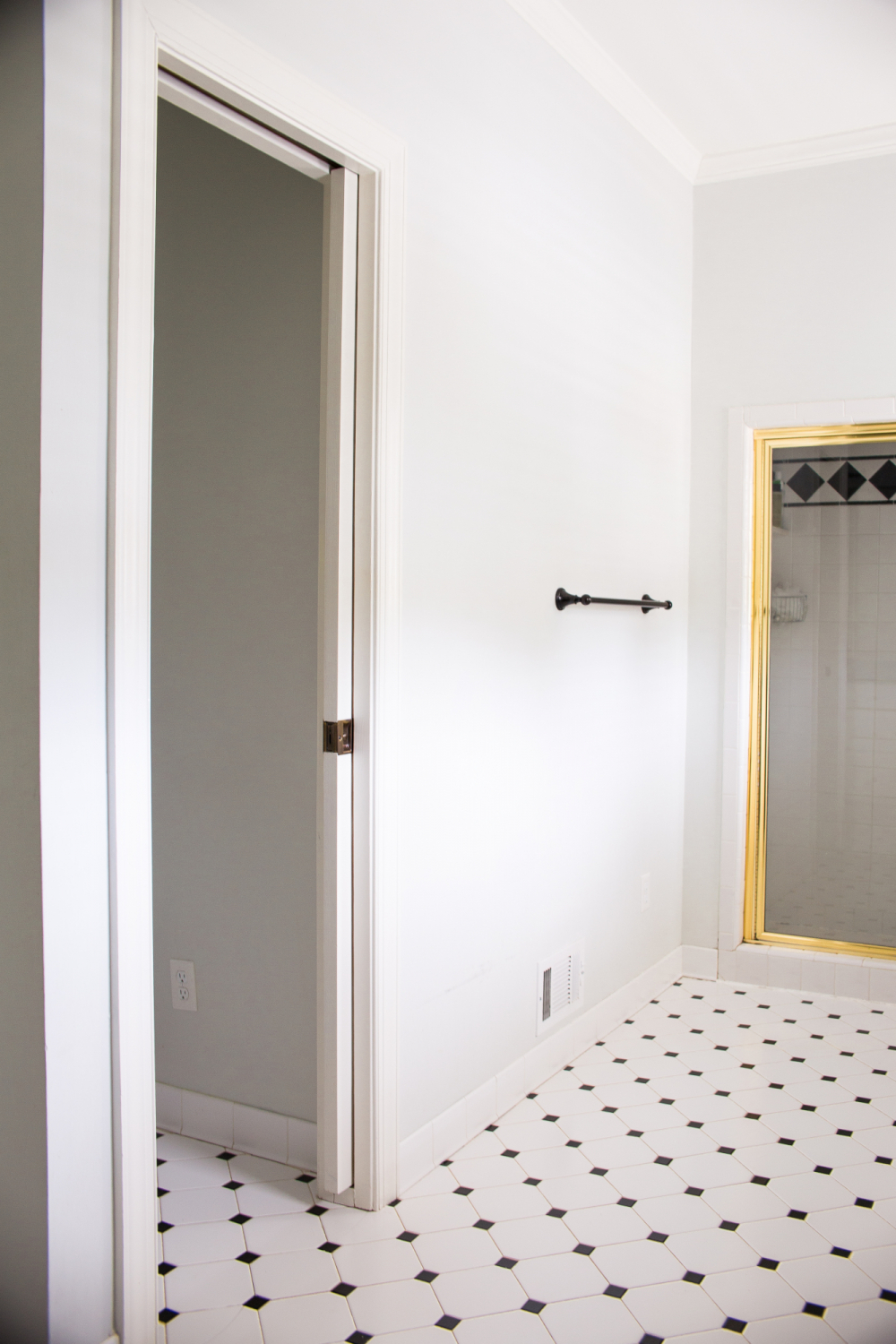 black and white bathroom tile