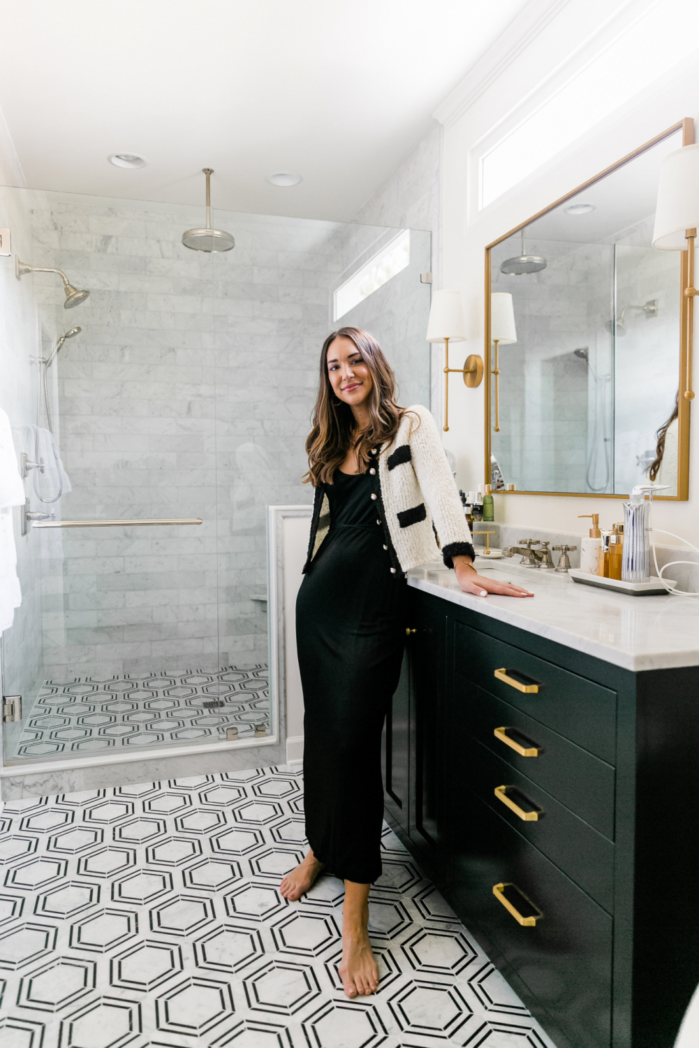 black and white bathroom