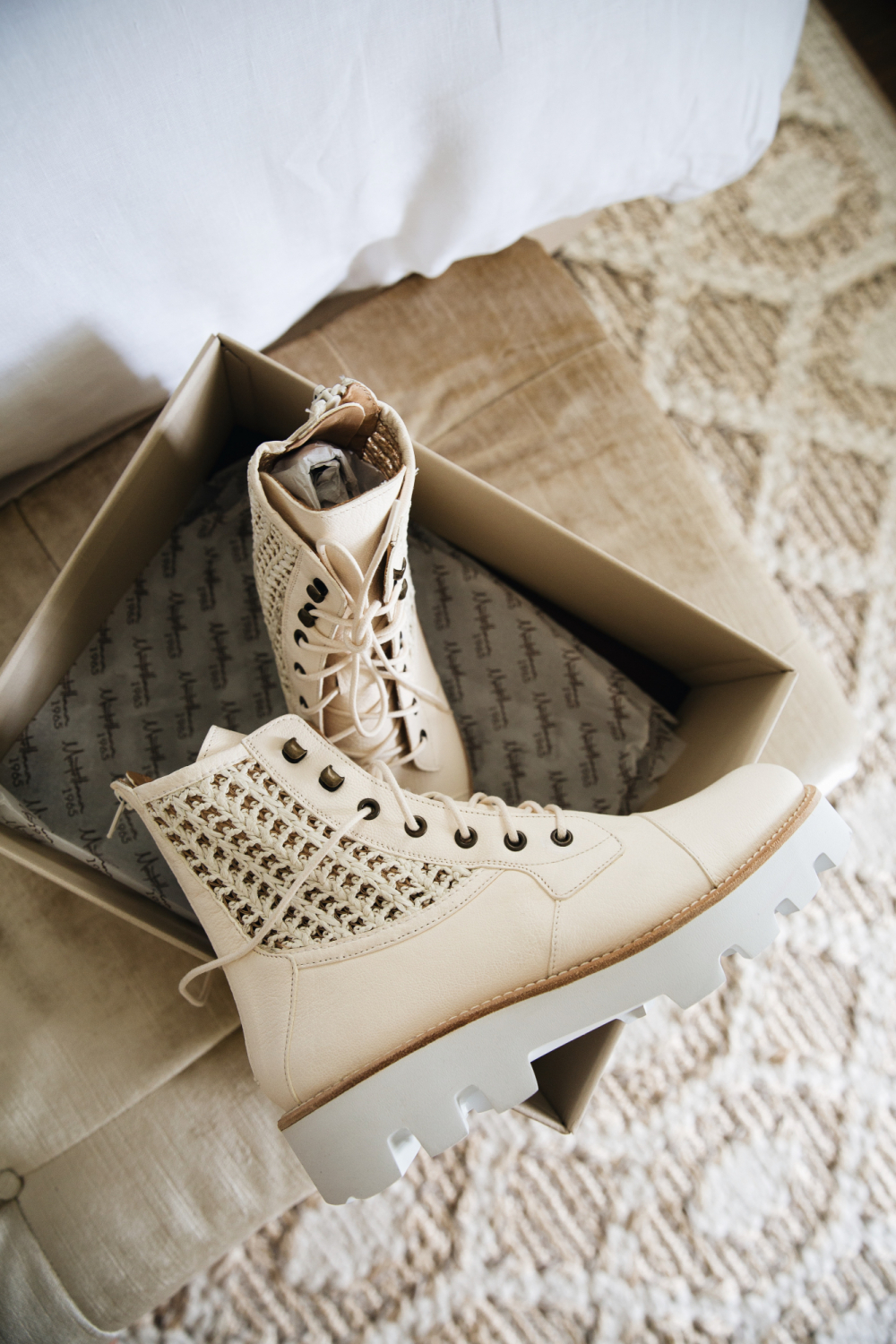 cream moto boot