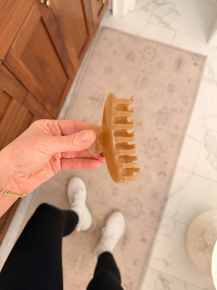 camel colored claw clip